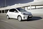 Toyota Yaris Hybrid 2012 года